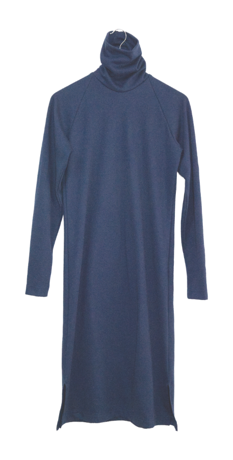 ラグランスリーブタートルネックワンピースL